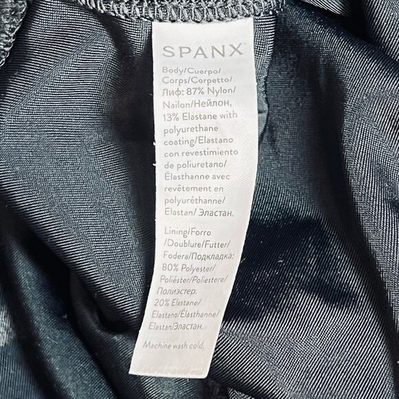 Spanx Women’s Sz M Black Faux Leather Moto Leggings Pants Pull On - Picture 12 of 12